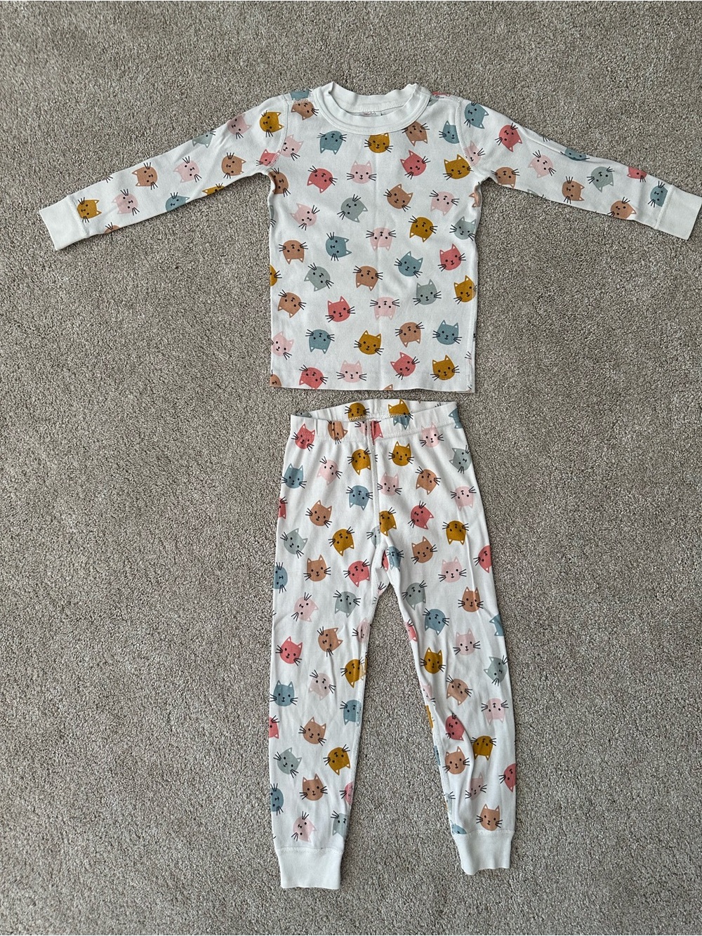 Hanna Andersson Colorful Kitty Pajama Set with Long Sleeves